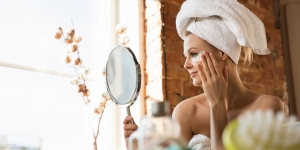 After Summer Skin Renew: &Alpha;&nu;&alpha;&nu;&epsilon;&omega;&mu;έ&nu;&omicron; &kappa;&alpha;&iota; &lambda;&alpha;&mu;&pi;&epsilon;&rho;ό &delta;έ&rho;&mu;&alpha; &mu;&epsilon;&tau;ά &tau;&omicron; &kappa;&alpha;&lambda;&omicron;&kappa;&alpha;ί&rho;&iota;!